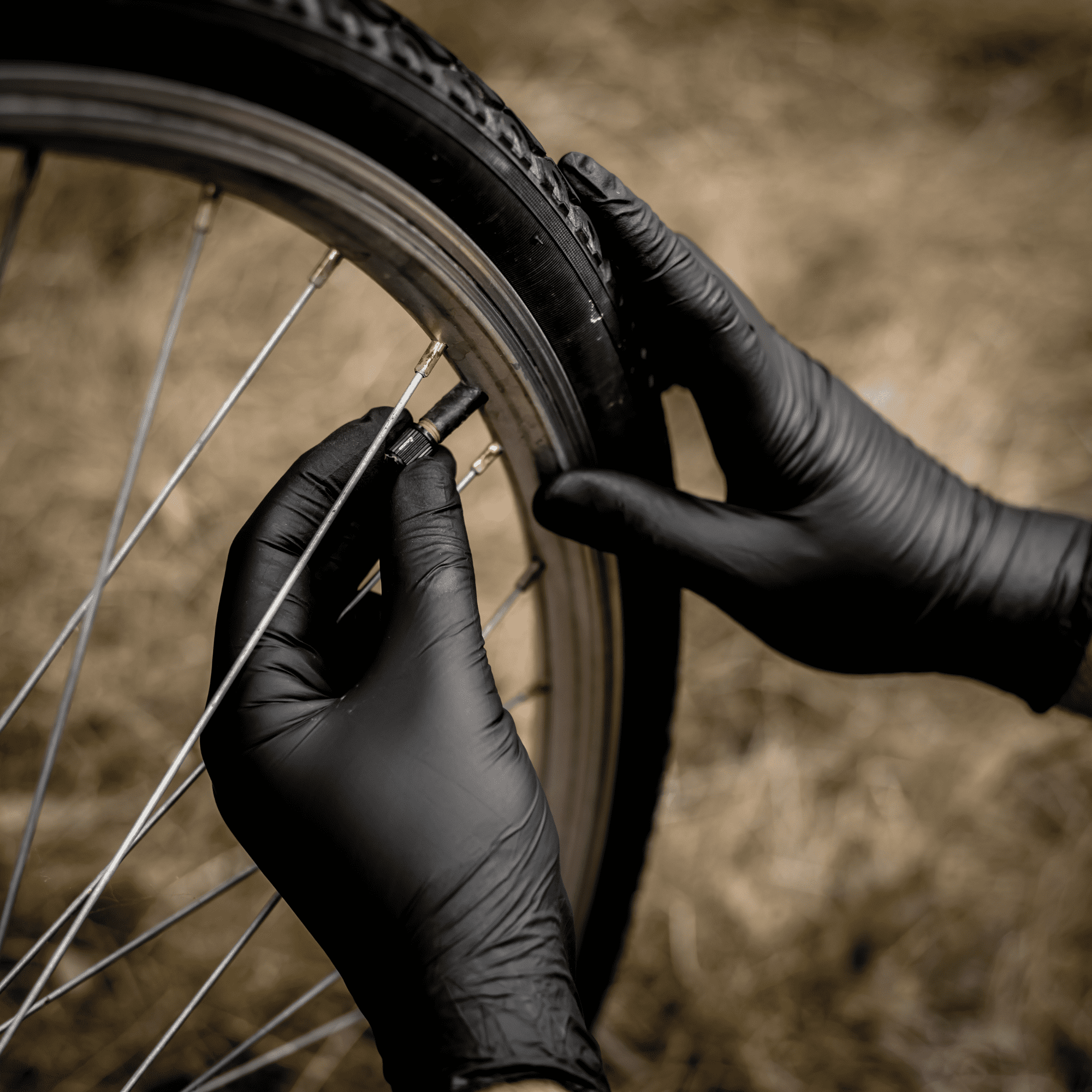 Durable nitrile gloves suitable for mechanical work